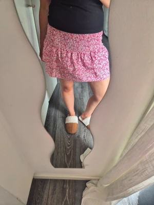 Rosa volangkjol - Superfin, aldrig använd av mig, köpt på Plick❣️