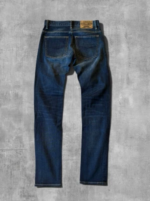 Crocker Jeans  - Crocker Jeans i blå | Storlek W27/L32 | Använda men i mycket bra skick, inga defekter | Klassisk rak look i standardlängd | Skickas snabbt, kan gå ner i pris vid snabb affär  Mvh ActiveResell | REF: CRO-010