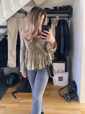 Grön blus - Grön volangblus från Zara