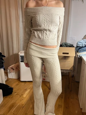 Beige stickad loungewear-set - Storlek 14+ S i båda, nästan aldrig använt 