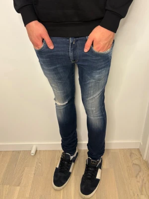 Replay jeans  - Replay jeans | Modell: Anbass | Storlek 30/32 | Bra skick | Modellen är 185