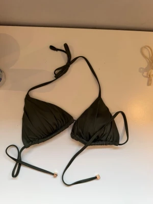 CALZEDONIA bikini - Super fin oanvänd calzedonia bikini. Köpte för liten storlek så därför jag säljer. Ordinarie pris 429
