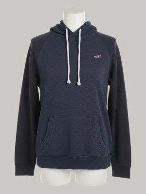 Hollister Hoodie  - 📏 Storlek: L (sitter som m) 🎨 Färg: Marinblå 🏷️ Märke: Hollister 👌 Skick: Mycket bra – inga defekter  📦 Skickas snabbt och välpackat! 💬 Skriv gärna vid frågor eller funderingar!