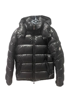 Moncler Puffer Jacka - Tja, säljer nu min väl omhändertagande moncler jacka, självklart äkta med kvitto, och såklart äktenhets testad i Frankrike! Storlek 2 vilket motsvarar ungefär S/M  Vid minsta lilla fråga hör av er!