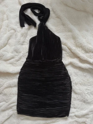 Svart mini klänning  - Kort svart mini klänning från missguided 