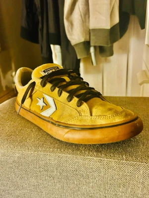 ⭐️ Converse - Tobin OX - Säljer ett par converse Tobin OX I Storlek 43 Trek Tan White Brown Gum Comfort Skate                A07511C.