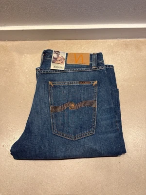 Nudie jeans - Helt nya nudie jeans | modell: steady eddie ll | midja: 30 | längd: 30 | skriv för mått och funderingar✍️