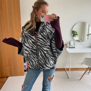 Poncho kappa - Super cool höst jacka😻