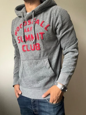 Abercrombie & Fitch Hoodie - Sjukt snygg A&F Hoodie | Mycket bra skick | Storlek S | Modell 175cm, 69kg | Hör av vid funderingar! Skickas direkt med instabox!