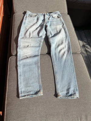 Nudie jeans - Ett par riktigt feta jeans från nudie. Modellen heter Steady Eddie ll. Perfekta nu till hösten och vintern. Storlek: W29 och L30. Har inte så mycket mer att säga om dem men. Hör gärna av er om ni vill ha mått eller om ni har några frågor!