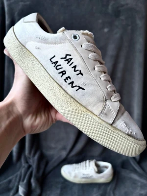 Saint Laurent skor - Hyfsat skick men snörena är lite missfärgade