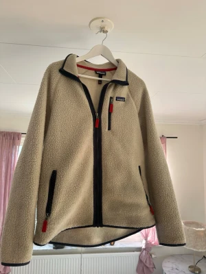Patagonia fleece  - Super snygg och skön nu till hösten använde ett få tal gånger 