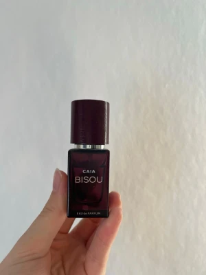CAIA BISOU Eau de Parfum - Säljer CAIA BISOU eau de Parfum 15 ml. Parfymen är knappt använd. 