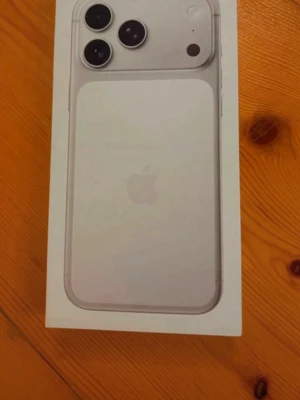 iPhone 17 Pro silver, 256gb - Helt ny oöppnad iPhone 17 Pro silver 256gb