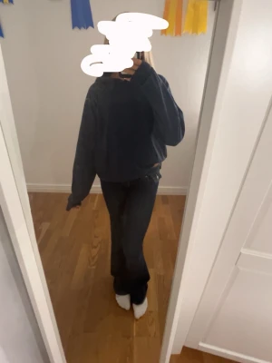  hoodie - Marinblå hoodie från Gina tricot i storlek 158/164.