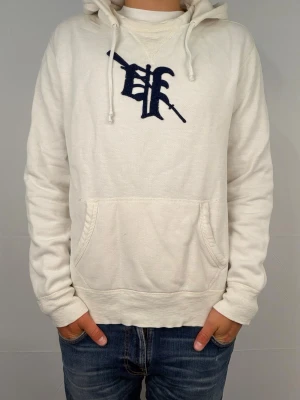 Ralph lauren hoodie - Detta är en super sällsynt och svårfunnen ralph lauren hoodie. Storlek L men sitter mer som S-M. Modellen är 180cm. Skick 8/10. Skriv vid frågor eller funderingar 🤩