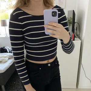Zara topp - Fin topp från zara i storlek M, men ganska liten i storleken.