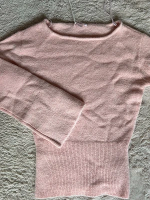 Ljusrosa stickad tröja Gina Tricot - Helt ny rosa stickad tröja från Gina