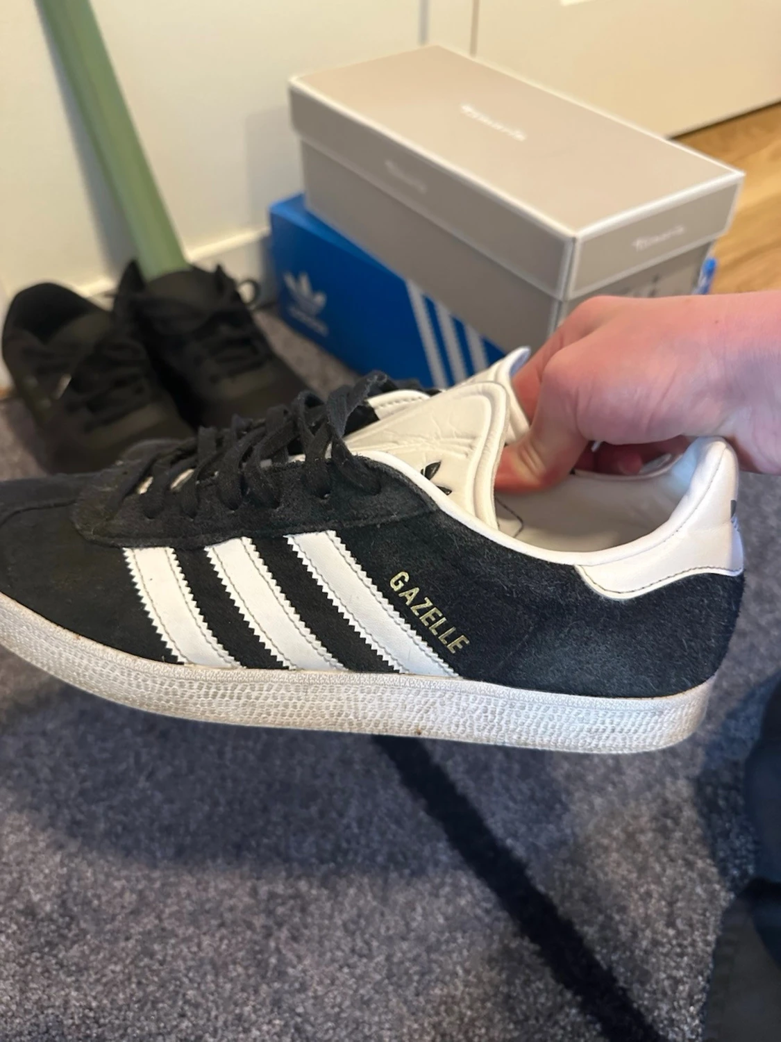 Svarta Adidas sneakers med vita detaljer - 6