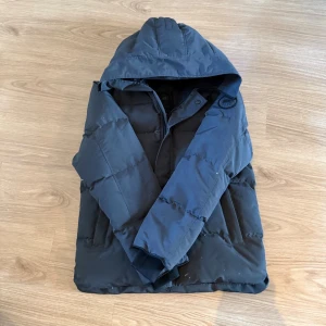 Dunjacka - Hål i armhåla står xxl men sitter som vanlig xl 