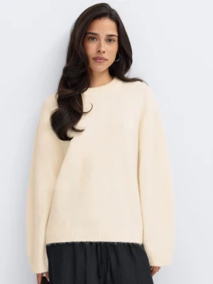 vit stickad tröja ginatricot - helt ny oanvänd stickad tröja från gina! 🩷🩷🩷 (nypris- 399kr)