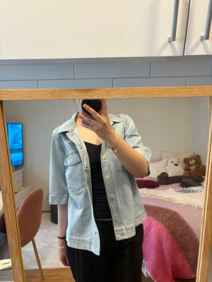 Jeans jacka kortärmad - Kortärmad blå jeans jacka