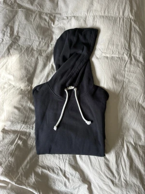 Pier One Hoodie - Säljer min svarta pier one hoodie som jag inte längre använder. Asbra passform och väldigt skön. Skriv vid funderingar, vi hörs!
