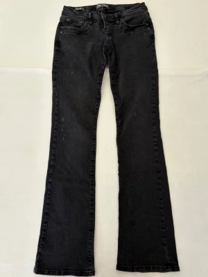 LTB jeans  - Snygga svarta LTB Jeans i populära modellen Valerie💞 26/34