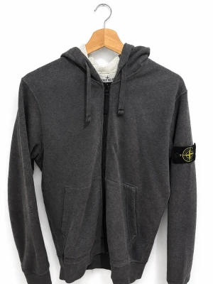  Stone Island hoodie  - Digitalt kvitto från Jupiter.se finns 