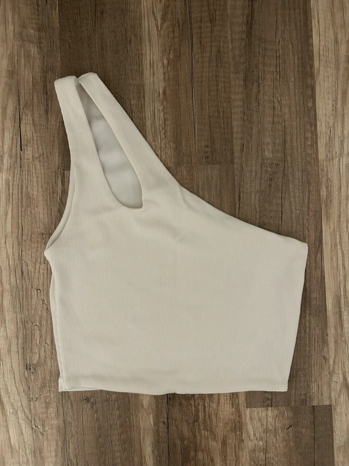 Vit oneshoulder ribbad topp från Pull & Bear