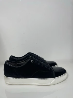 HELT NYA Lanvin Cap Toe  - Säljer dessa Lanvin Cap Toe som mer eller mindre är HELT NYA då de endast är testade, uk 8 som motsvarar 42 men som även passar 43. skriv för fler bilder/frågor🙌🏼