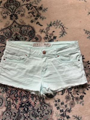 Turkos blå lågmidjade jeansshorts  - Super snygga 💞