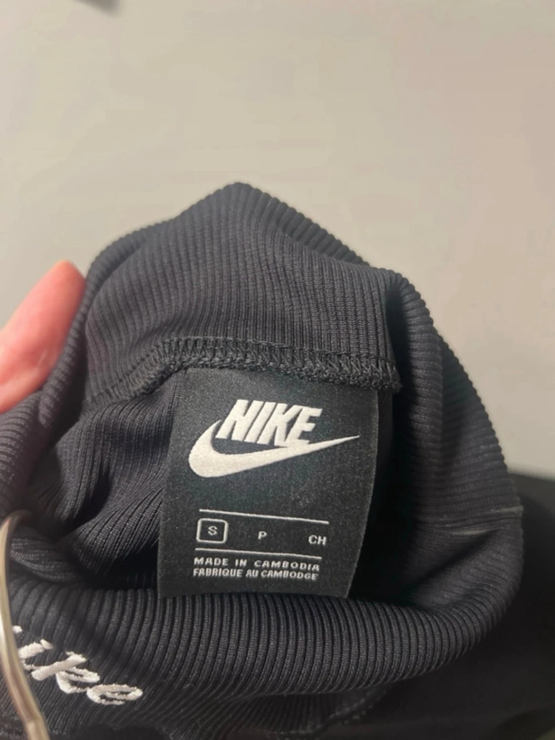 Svart ribbad polotopp från Nike - 6