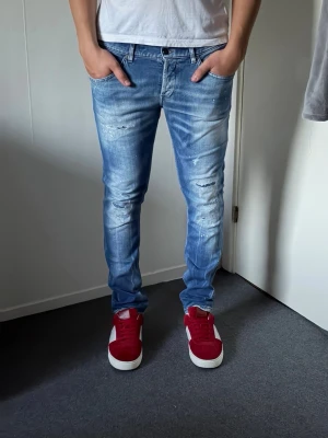 Dondup George| - Dondup George | skick 9/10 | Storlek 35 |  | Modellen är ca 180cm lång | Nypris: Ca 4000kr| Hör av dig vid minsta fråga eller fundering| Sell.ArchiveSS