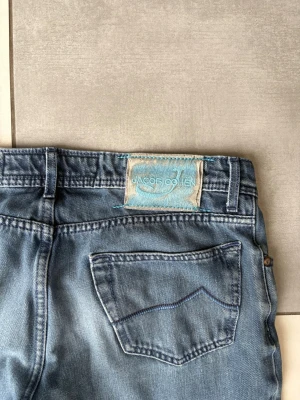 Jacob Cöhen Jeans - Nu säljer jag Jacob Cöhen Jeans🤩 De är i toppskick och inga hål eller något! Storleken är W32 och Det är Style 622 Det är slim fit! 100% Authentic såklart✅ Alltid frakt Inom 24h✅ Skriv vid minsta fundering😊 Vid en snabb affär kan priset sänkas☺️
