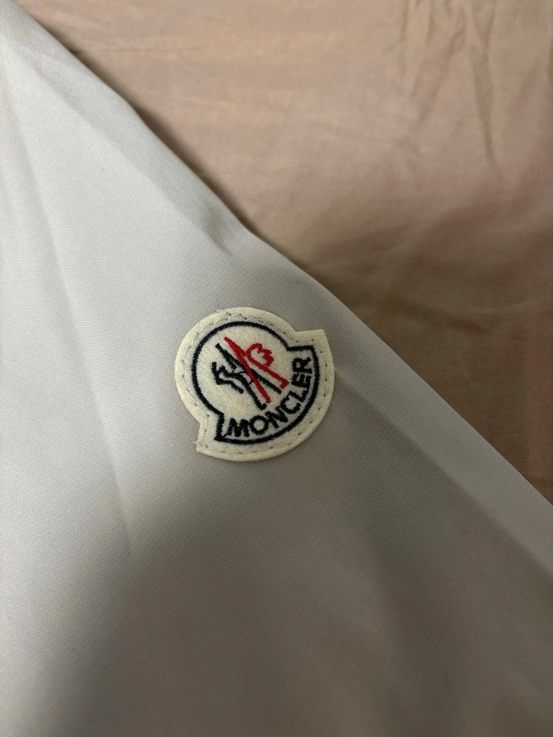Ljusgrå vindjacka från Moncler - 2