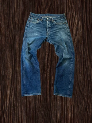 Vintage Levi’s 501  - Ett par riktigt feta Jeans från Levi’s med fina fades! Modell 501 men sitter lite bootcut efter dom går ut ganska mycket i benöppningen! Mått: Plagglängd 97cm Midja: 41 cm Benöppning: 20,5 cm ✨ bara att höra av sig vid frågor! 