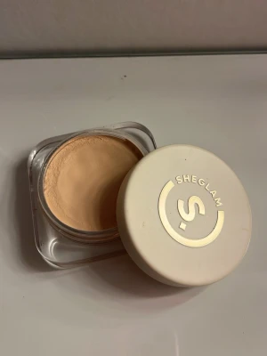 Foundation  - Heltäckande foundation från Sheglam, testad