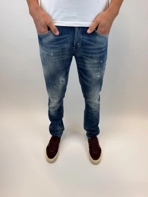 Dondup Jeans George  - Dondup Jeans George! Storlek 32, Ny pris 4000 kr Original slitningar från fabrik 
