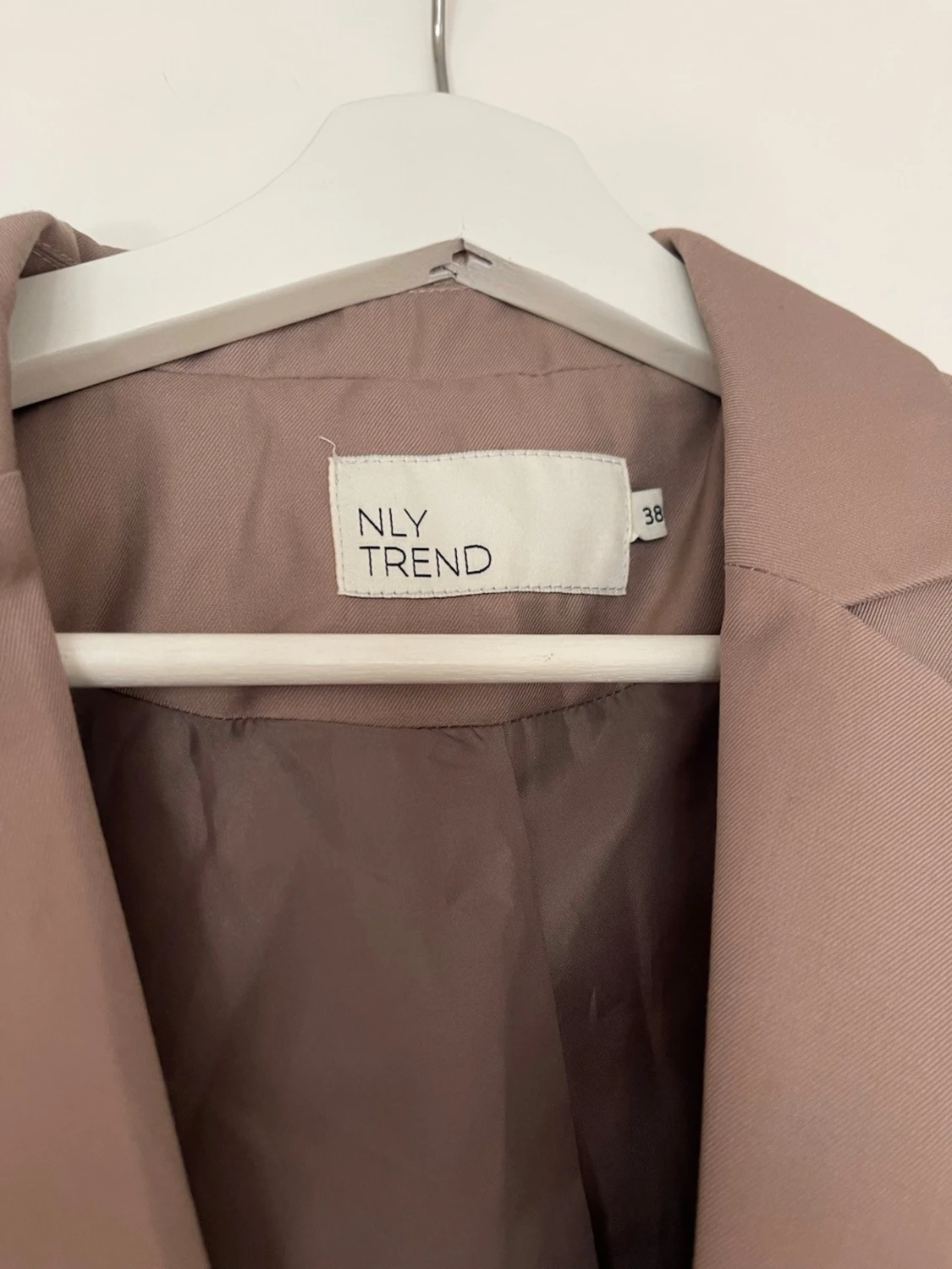 Kort beige kavaj med en knapp - 2