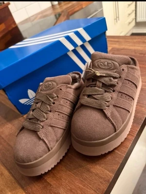 Sneakers  - Fodrade Campus sneakers från Adidas. Nya med prislapp kvar (skickas i kartong)🎀