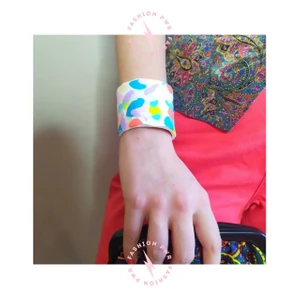 Handmade bracelet Fläckar - A colorful handmade bracelet can complement your outfit and add more fun to your day. :)  Get this graceful item here!   All products are packed in s beautiful eco-friendly package.  At fashion PWR we avoid overproduction, this is an unique piece, only one piece available.  Handmade 66gr Material: Polymer clay