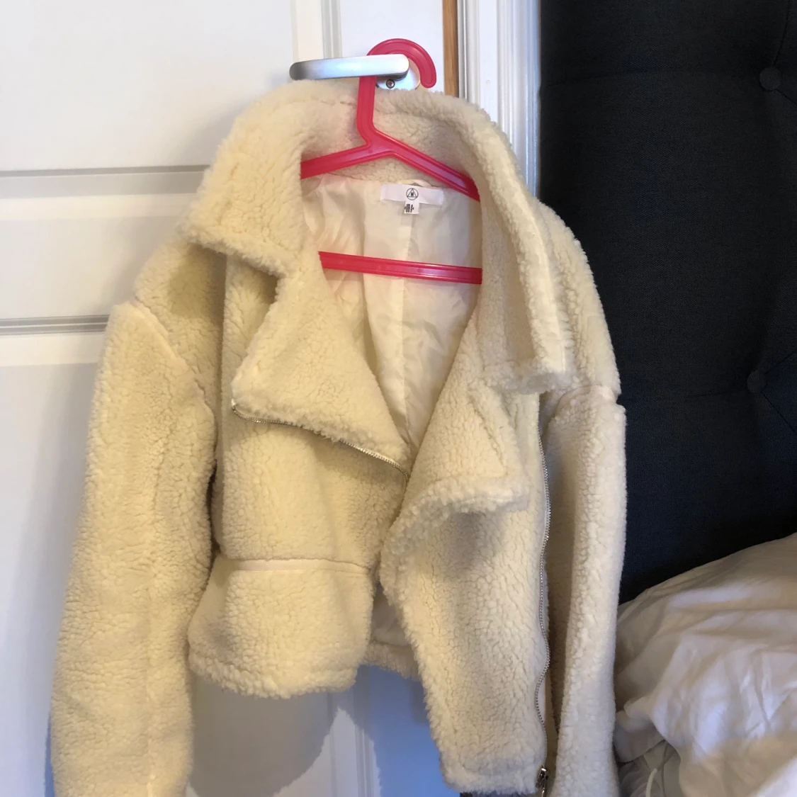 Krämvit teddyjacka stl 34  - 90