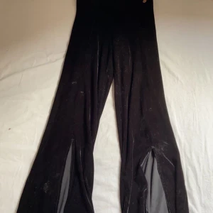 Mjukis byxor  - Säljer mina fina mjukis byxor, jätte fina!! De är i storlek 36 tror jag. Kostar 100kr, + frakt