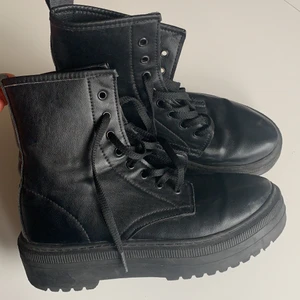 Kängor - Svarta kängor! Jättesnygga skor som fungerar under alla årstider! nästan oanvända, nypris 600, pris vid överenskommelse :))