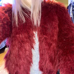 Pälsjacka  - Pälsjacka som inte längre används, är i nyskick. Köparen står för frakten 