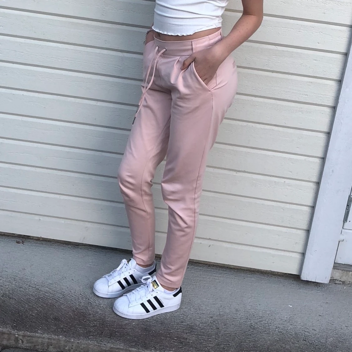 Ljusrosa kostymbyxor - 91