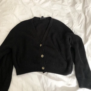 stickad kofta - pris diskuteras samt leverans 