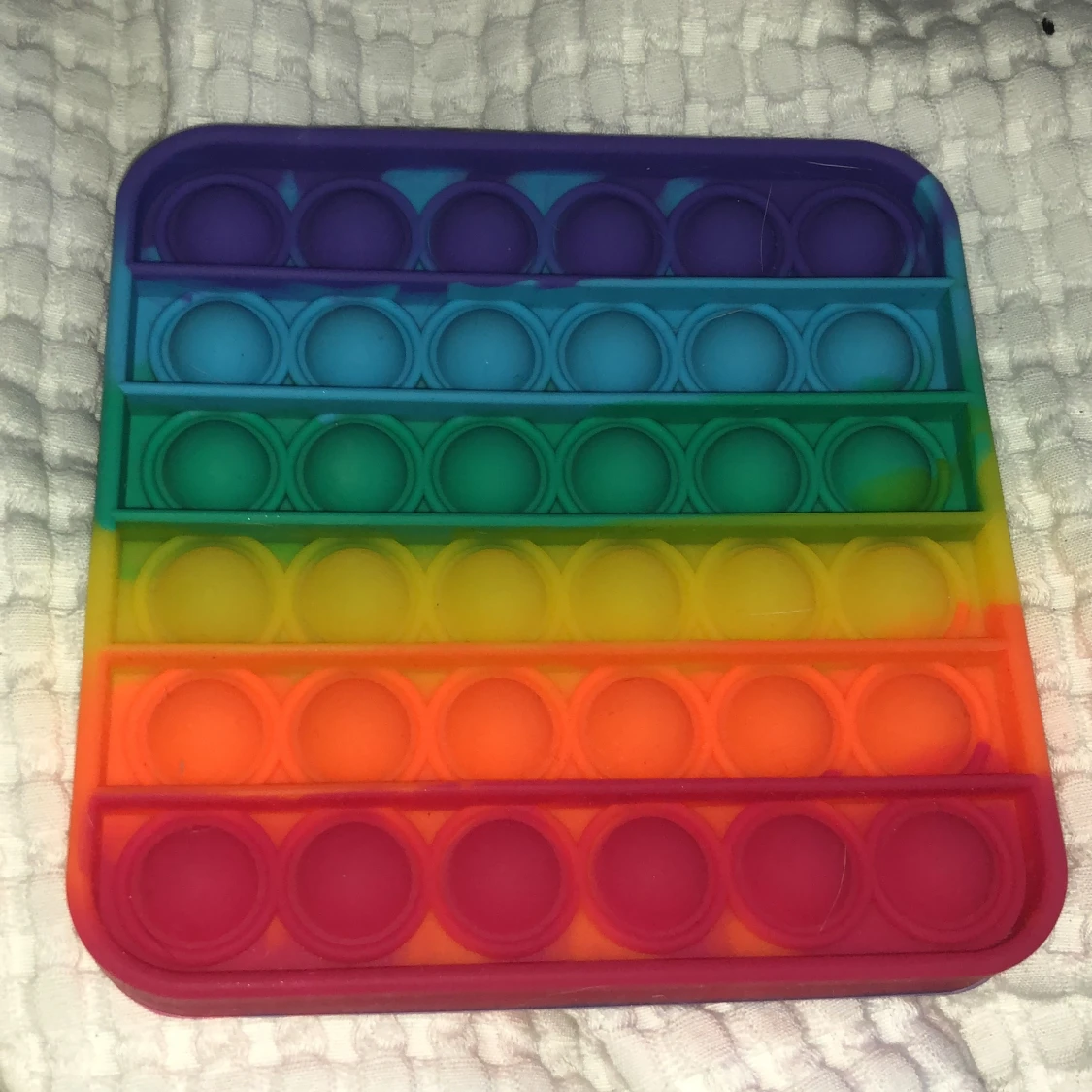  Regnbågs Pop it högsta budet får pop iten. 