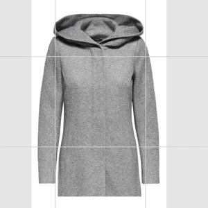 Jacka/kappa VERO MODA - En jätte fin jacka/ kappa från Vero Moda med två fickor och en luva❣️